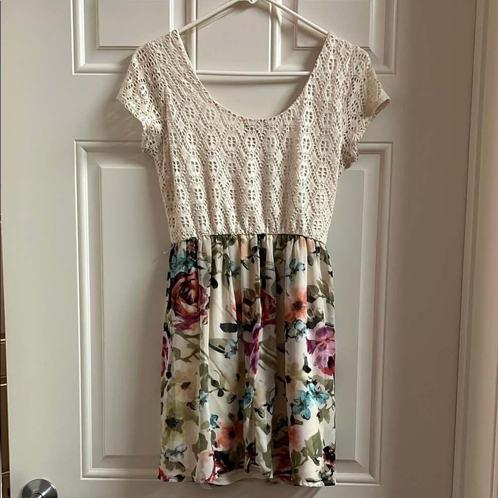 Floral Lace Women’s Small Dress